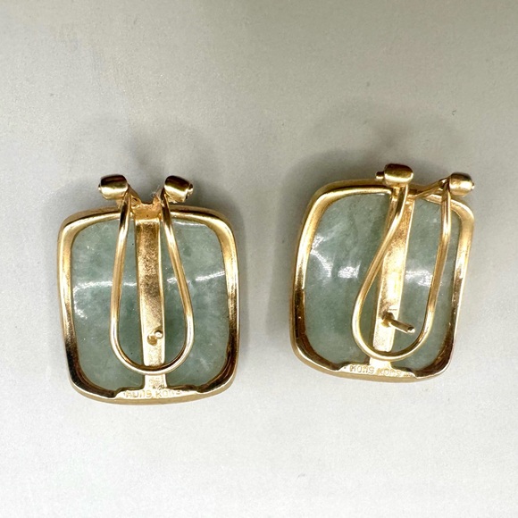 Vintage 14k Yellow Gold Green Jade Omega Back Earrings - Picture 4 of 5